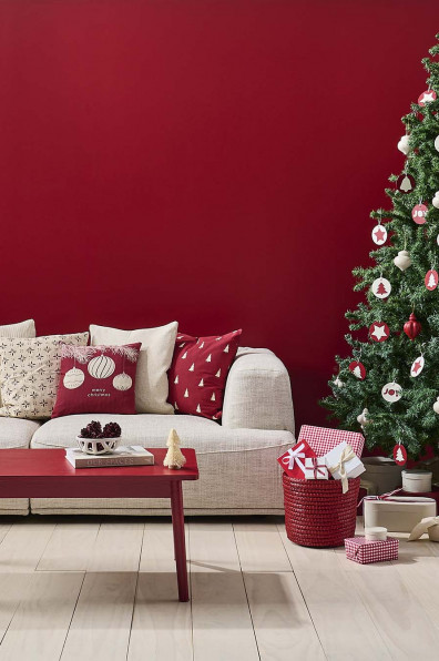 Classic Christmas with a local twist: green, red and cream Christmas decorating ideas