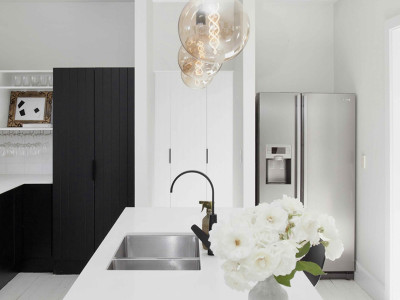 Elegance in monochrome: The timeless beauty of the ‘mullet’ home