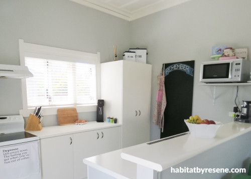 kitchen, neutrals, blackboard paint, paint ideas, notice board