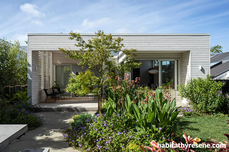 Weatherboards in Resene Woodsman Whitewash