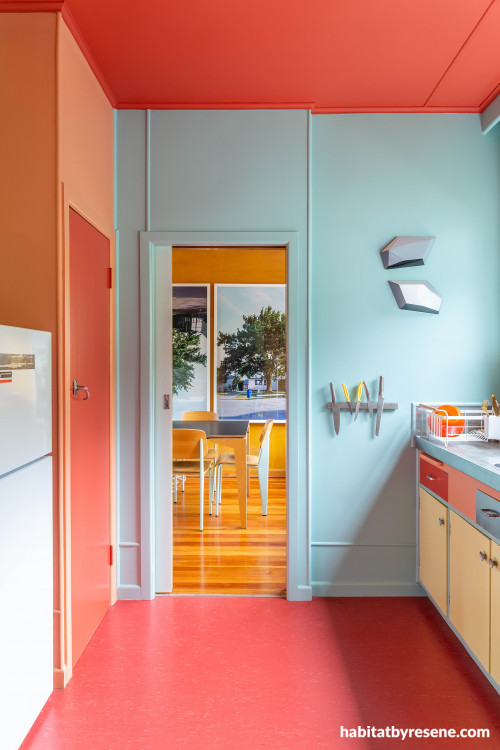 Vibrant kitchen in green and red