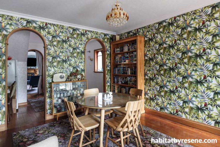 parrot wallpaper, dining