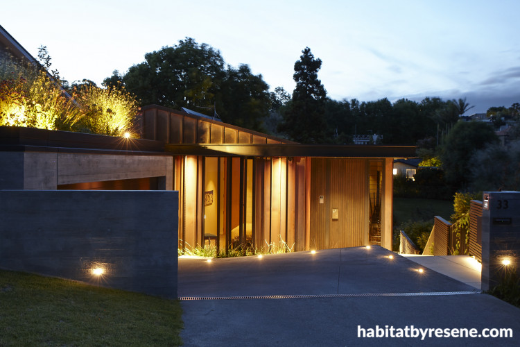 Illuminating wood stains