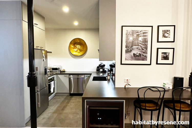 The custom splashback in the kitchen features Resene Copperhead, a brilliant fiery blend of warmth, on the reverse side of the glass. The walls are painted in Resene Black White, with the ceiling in Resene Eighth Black White and trims in Resene Snow Drift