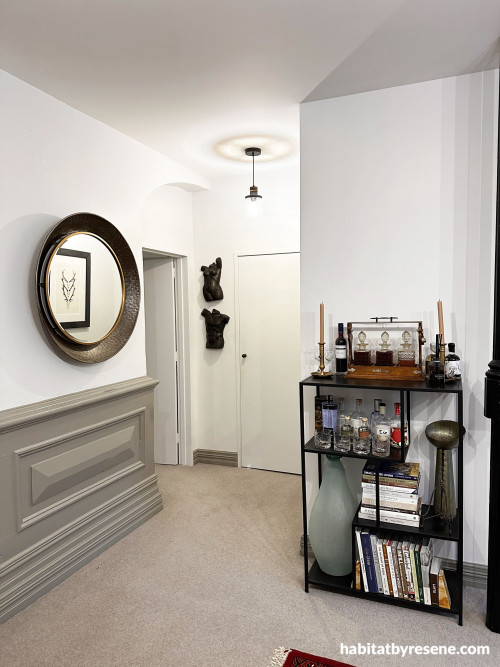 Throughout Neil’s home, the walls were brightened by painting them with Resene Black White. A complementary shade of Resene Friar Greystone was used on the lower wood panelling. The ceiling is painted in Resene Eighth Black White and trims in Resene Snow
