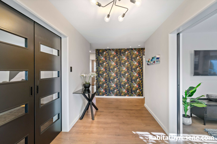 A vibrant and welcoming touch to the entryway