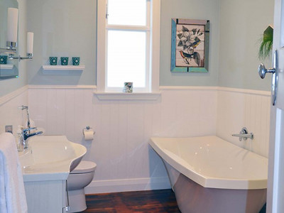 White done right: Shades of white and green transform this 1930s bungalow  White done right: Shades of white and green transform this 1930s bungalow