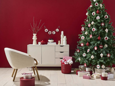 Classic Christmas with a local twist: green, red and cream Christmas decorating ideas