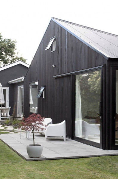 Elegance in monochrome: The timeless beauty of the ‘mullet’ home Elegance in monochrome: The timeless beauty of the ‘mullet’ home