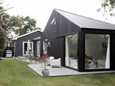 Elegance in monochrome: The timeless beauty of the ‘mullet’ home Elegance in monochrome: The timeless beauty of the ‘mullet’ home