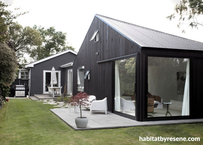 The elevated floor level of the original bungalow gracefully carries through the new transition link, creating a seamless blend between old and new, while the new primary bedroom gracefully descends via large sliding doors to a private terrace. The exteri