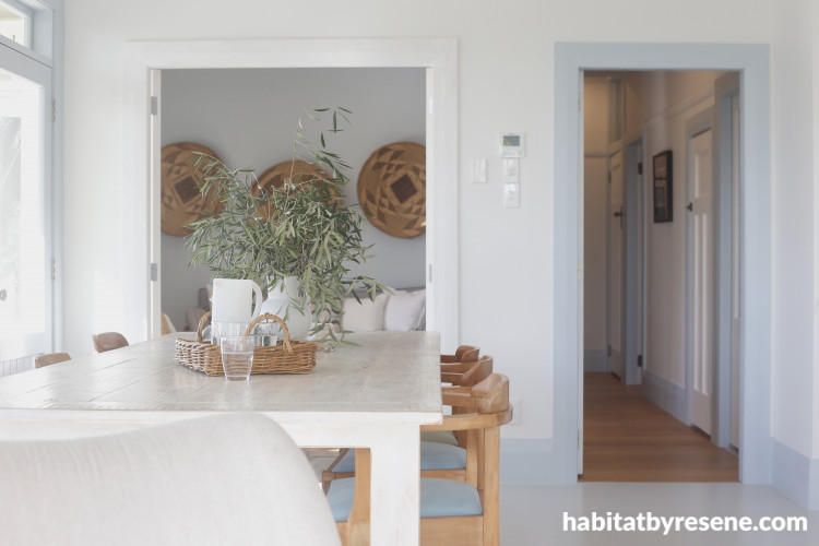 beachside bungalow living room