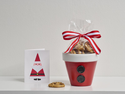 Host a mid-winter Christmas party with these budget-friendly ideas