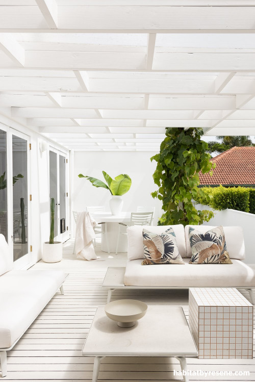 Shelley Ferguson had the right idea when designing her gorgeous neutral outdoor space.