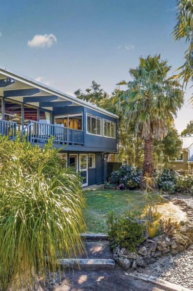 Reviving mid-century elegance: A home transformed with timeless shades Reviving mid-century elegance: A home transformed with timeless shades
