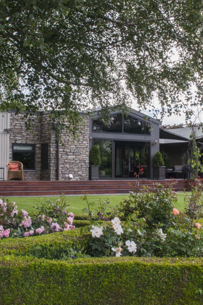 A gate to remember: A garden that pops with colour in Hurunui