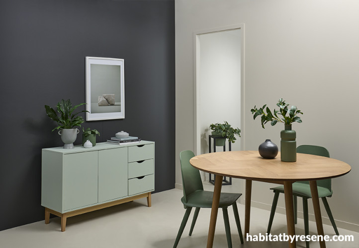 dining, vampy, moody