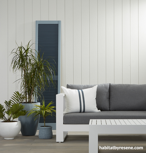 Resene outdoor couch