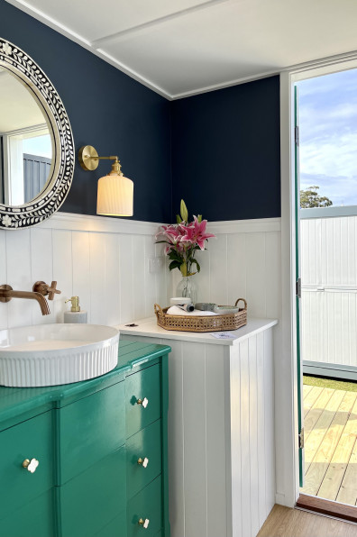 A Hamptons themed tiny home designed by lady tradies creates affordable luxury A Hamptons themed tiny home designed by lady tradies creates affordable luxury