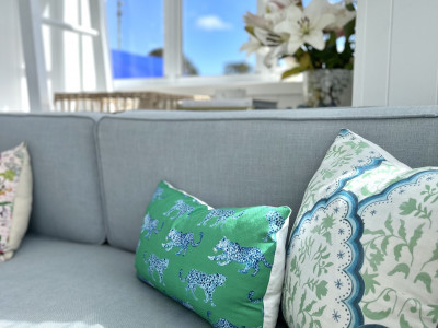 A Hamptons themed tiny home designed by lady tradies creates affordable luxury A Hamptons themed tiny home designed by lady tradies creates affordable luxury