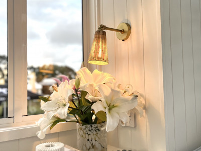 A Hamptons themed tiny home designed by lady tradies creates affordable luxury A Hamptons themed tiny home designed by lady tradies creates affordable luxury