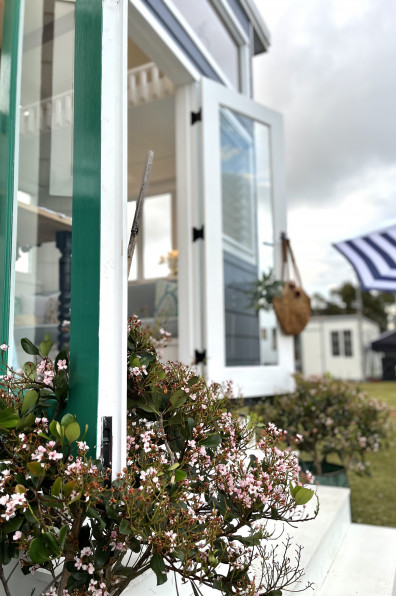 A Hamptons themed tiny home designed by lady tradies creates affordable luxury A Hamptons themed tiny home designed by lady tradies creates affordable luxury