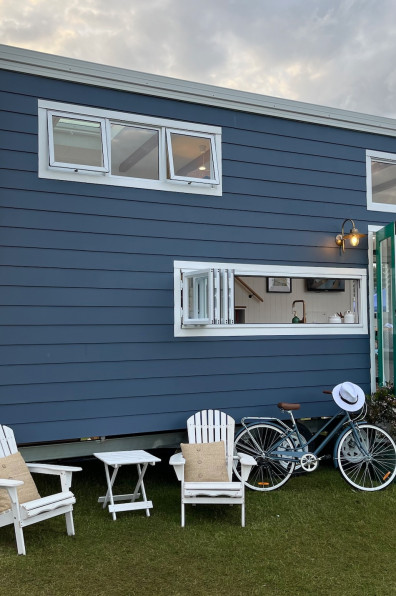 A Hamptons themed tiny home designed by lady tradies creates affordable luxury A Hamptons themed tiny home designed by lady tradies creates affordable luxury