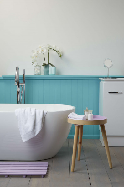 Dive into tranquillity: Refreshing blue hues for your bathroom