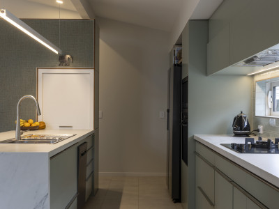 A sea breeze of colour: Where light, warmth and the coast meet at home A sea breeze of colour: Where light, warmth and the coast meet at home