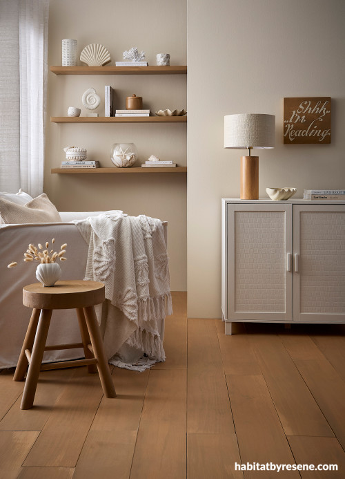 Living area with walls painted in Spanish White