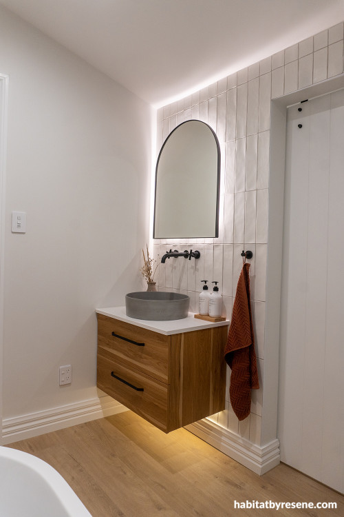 white bathroom, neutral bathroom 