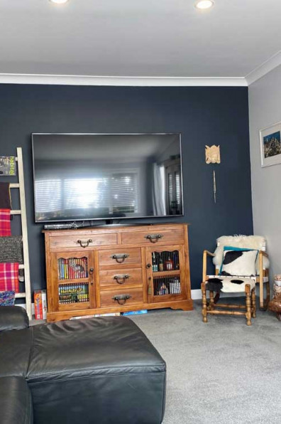 A country bungalow gets a second life with gorgeous greys and youthful blues and greens A country bungalow gets a second life with gorgeous greys and youthful blues and greens