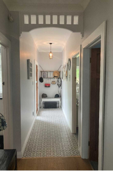 A country bungalow gets a second life with gorgeous greys and youthful blues and greens A country bungalow gets a second life with gorgeous greys and youthful blues and greens