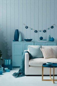 Create peaceful and relaxed festive flair with beach-themed Christmas decorations