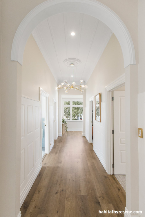 Hallway, hallway featuring Resene Eighth Thorndon Cream