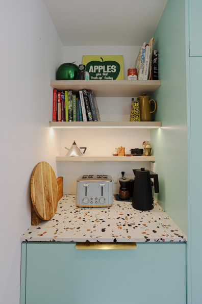 Minty greens and blushing pinks bring this art deco home to life Minty greens and blushing pinks bring this art deco home to life