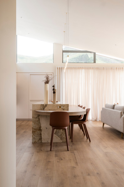 A hillside haven with coastal warmth