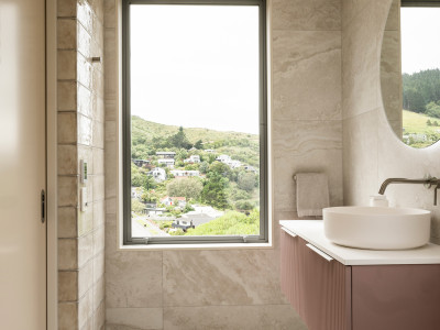 A hillside haven with coastal warmth