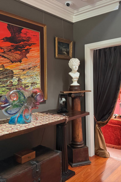 An artistic eye for colour: Setting the stage for an extraordinary home gallery