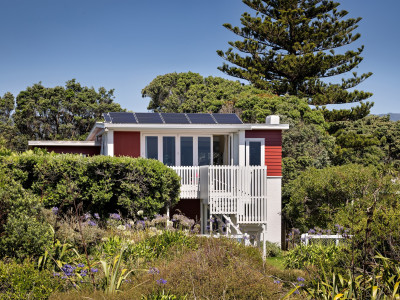 A beach house where colour connects the past and present A beach house where colour connects the past and present