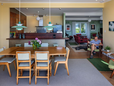 A beach house where colour connects the past and present