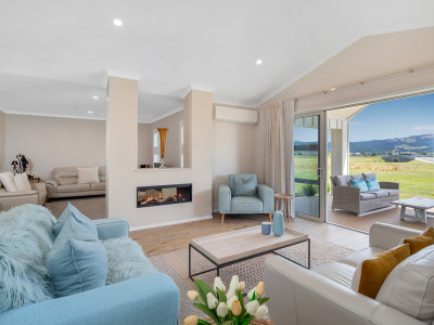 The warmth of flowing sands The warmth of flowing sands