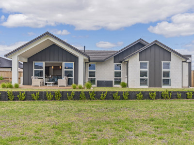 The warmth of flowing sands The warmth of flowing sands