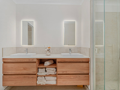 The warmth of flowing sands The warmth of flowing sands