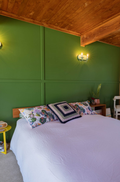 An 80s-build gets a colour injection with Resene Indian Ink and Resene Green Meets Blue in an interior designer’s own home An 80s-build gets a colour injection with Resene Indian Ink and Resene Green Meets Blue in an interior designer’s own home