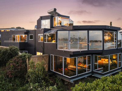 A colour maximalist's dream: Inside a dazzling 1980s home transformation A colour maximalist's dream: Inside a dazzling 1980s home transformation