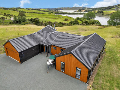 Charming colour, bold wallpaper and rolling hills in Kaiwaka Charming colour, bold wallpaper and rolling hills in Kaiwaka