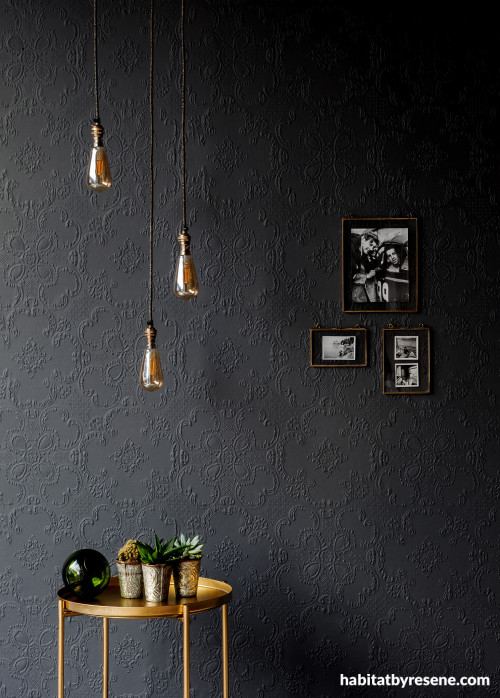 Textured anaglypta wallpaper