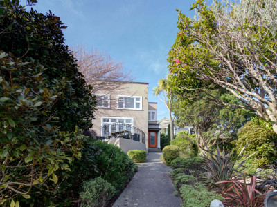 Two Thumbs Up: This blue and yellow house captures the spirit of Wellington 