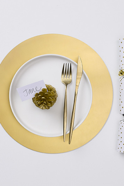 Host a mid-winter Christmas party with these budget-friendly ideas Host a mid-winter Christmas party with these budget-friendly ideas